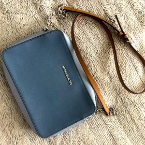 Michael Kors messenger/ wallet bag